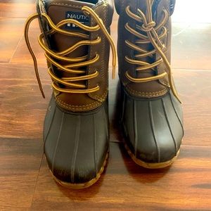 Duck boots